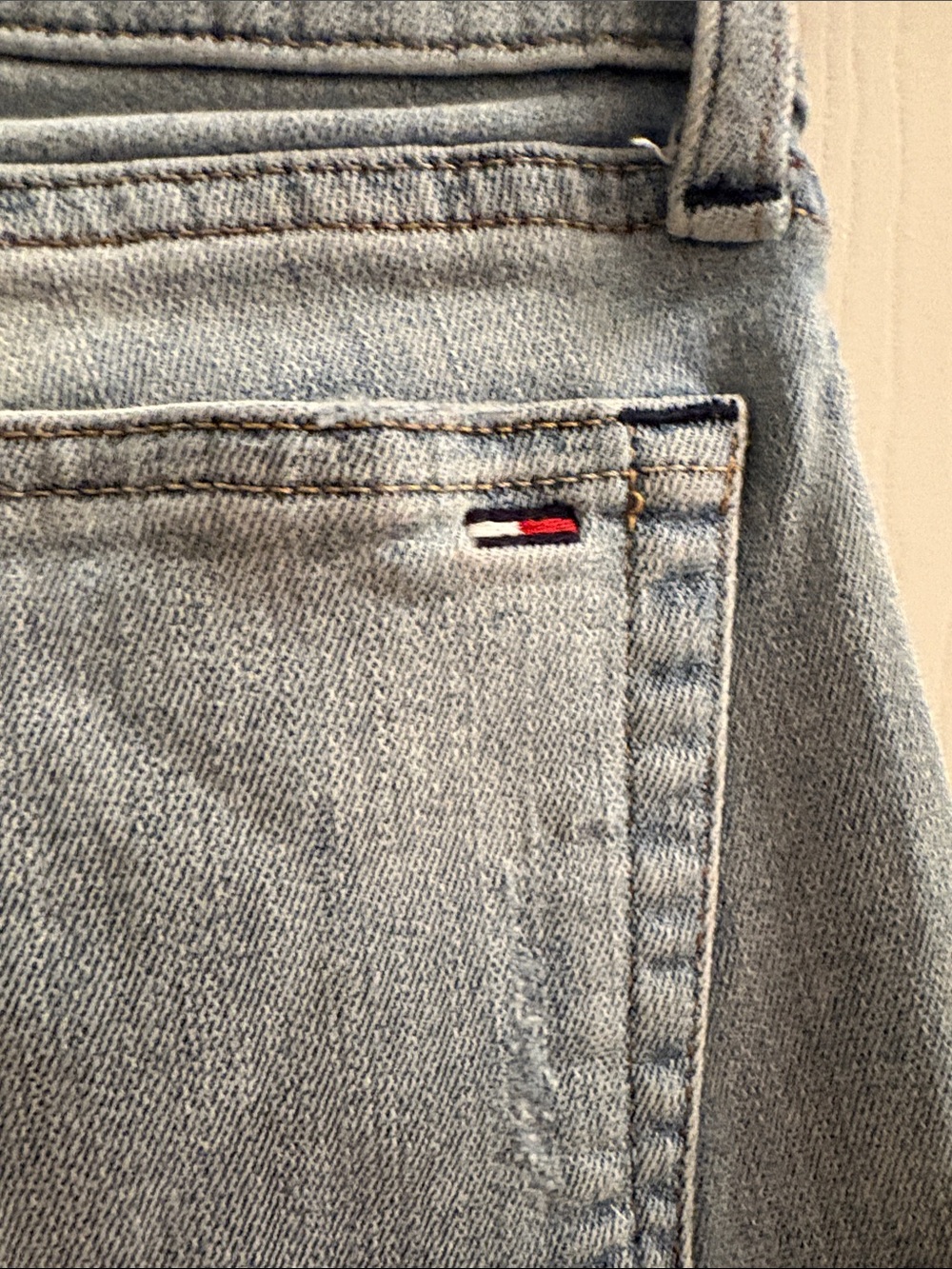 Tommy Hilfiger Light Blue Embroidered Floral Women’s Capri Jeans - Picture 7 of 8